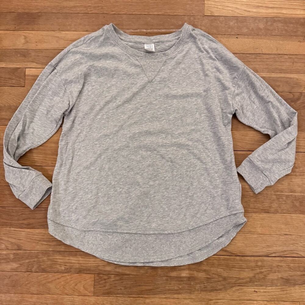 Time and Tru Women's Gray Maternity Long Sleeve T-Shirt - Medium  b11